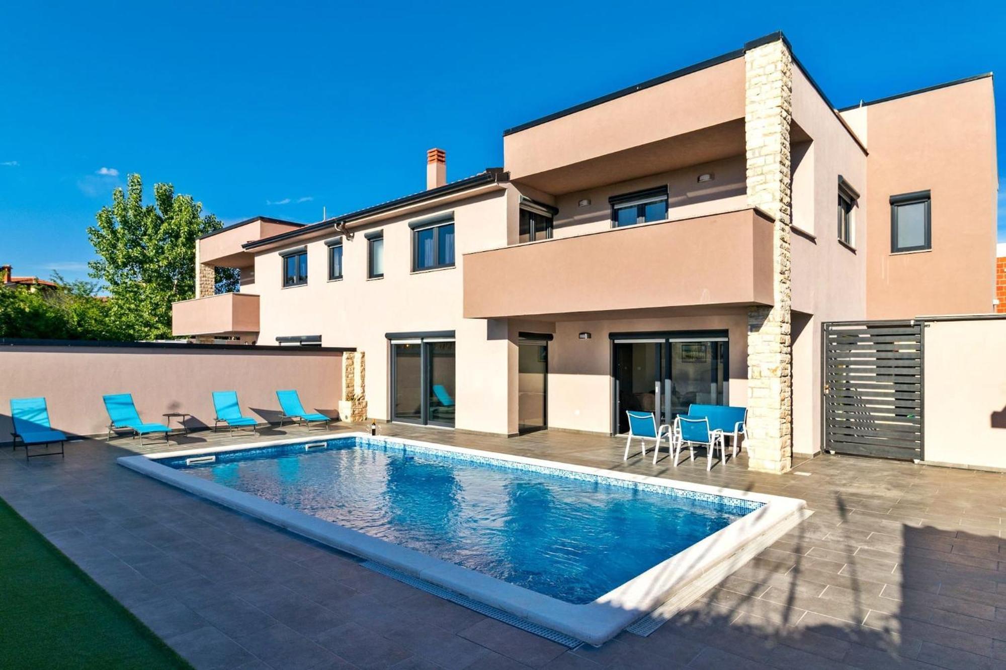 Philippo And Nika Villa *