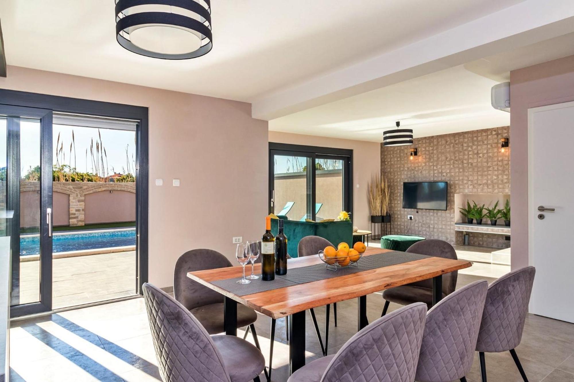 Philippo And Nika Villa